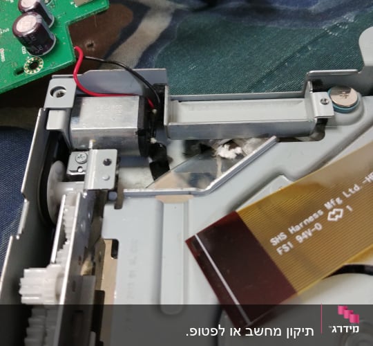 חלקי מחשב, כבלים ולוח מעגל מודפס